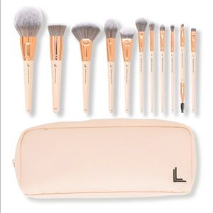 BRAND NEW LAURA LEE BRUSH SET